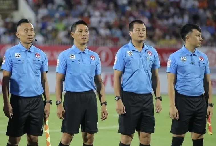 Vai Trò Của Trợ Lý Trọng Tài Bóng Đá Và Những Quy Định Khắt Khe Trên Sân